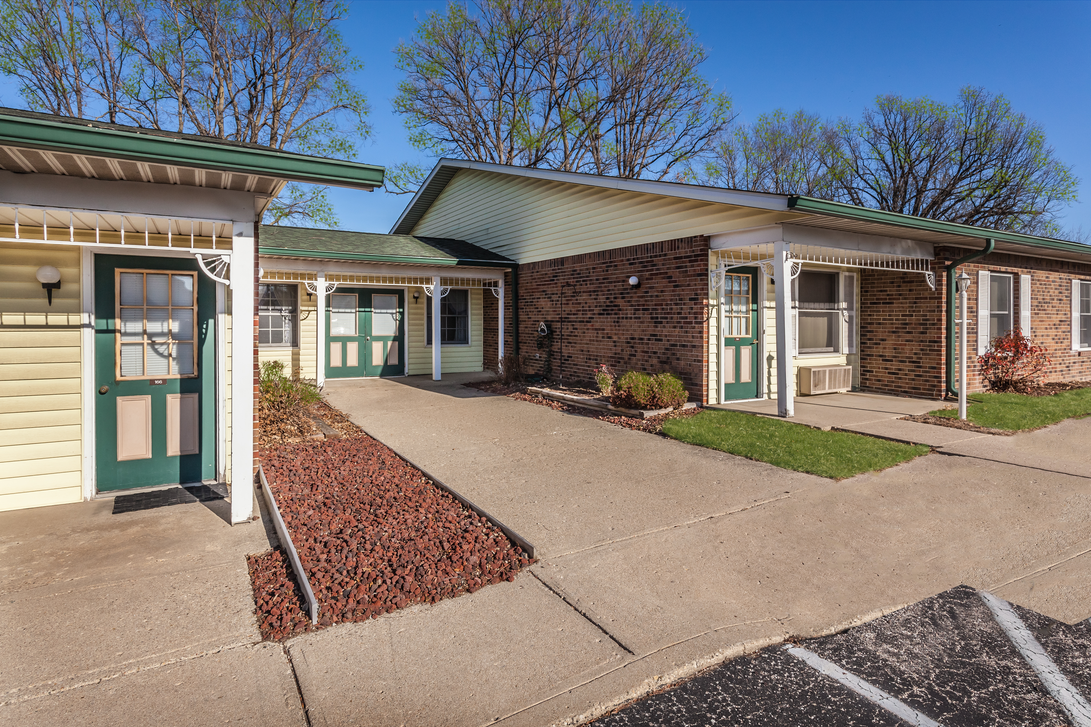 Club Manor Apartments The Multifamily Advisory Group at Cushman